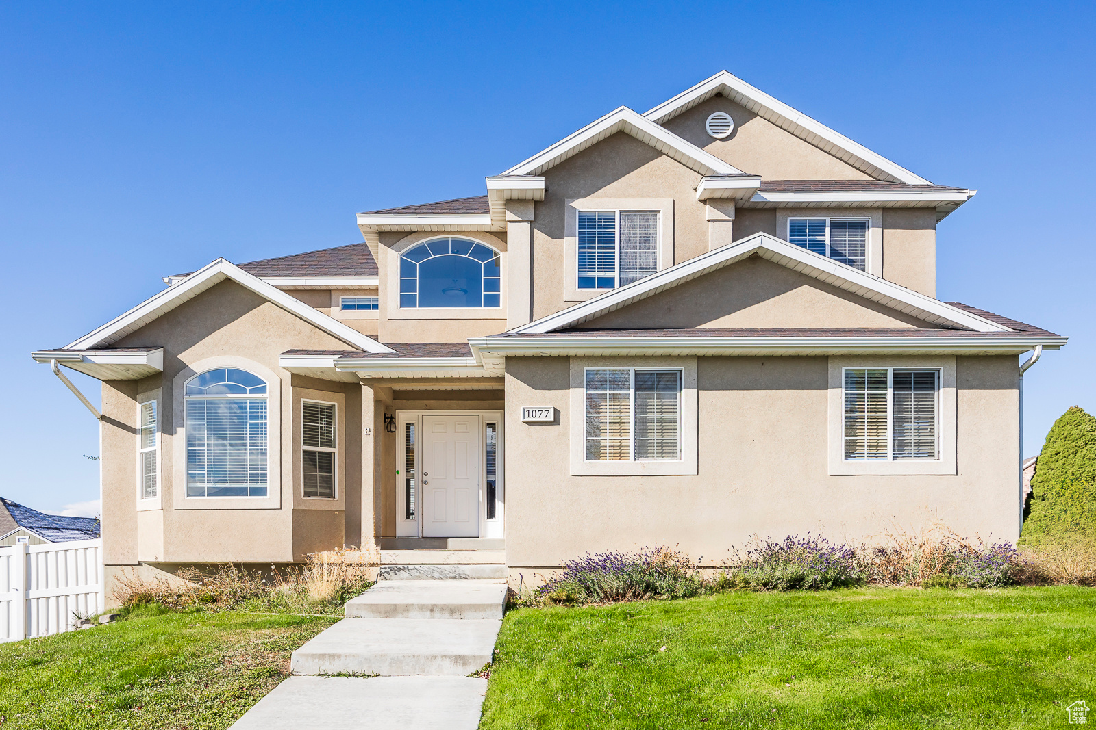 1077 N 390 W