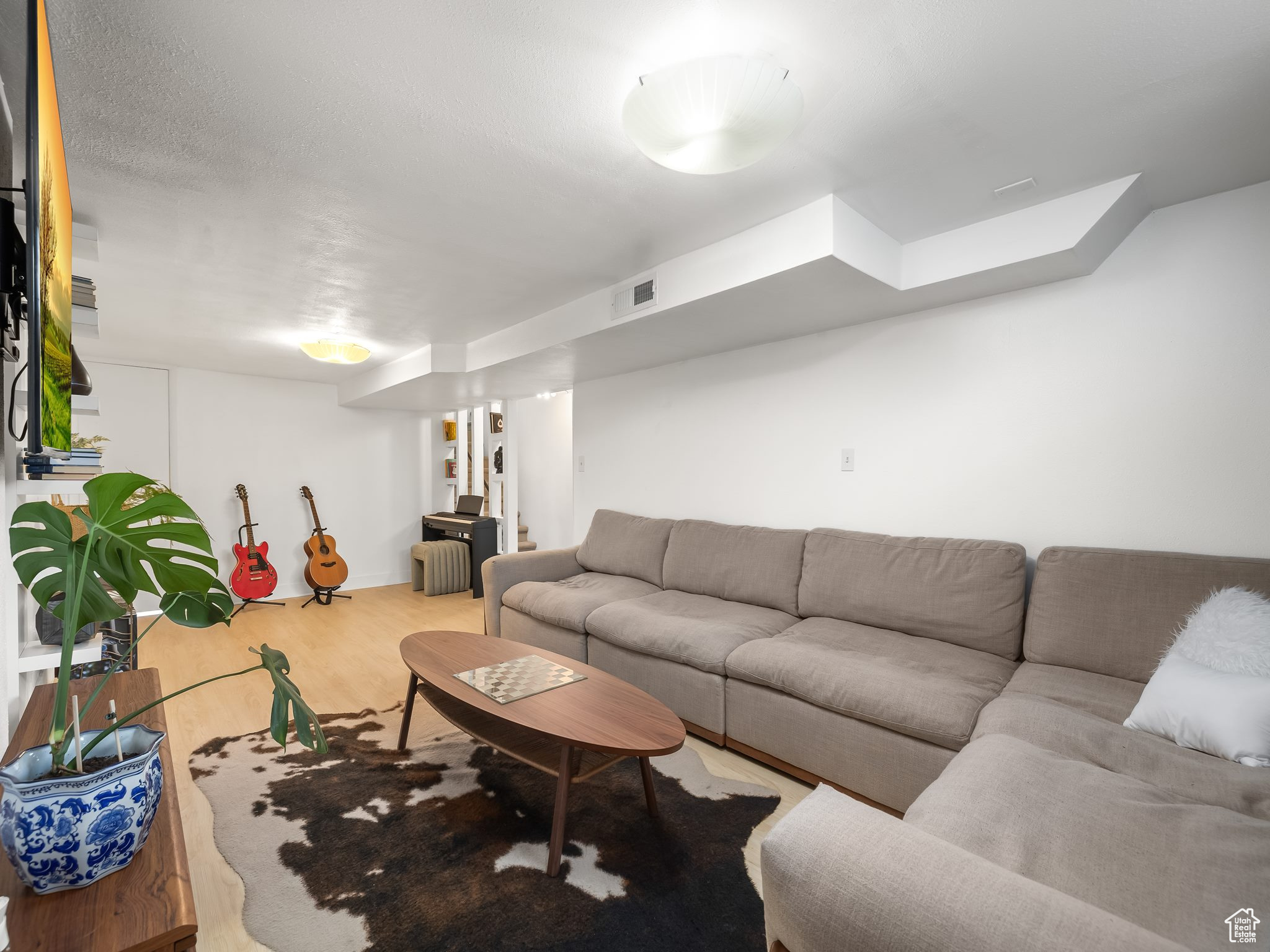 941 N GARDEN DR