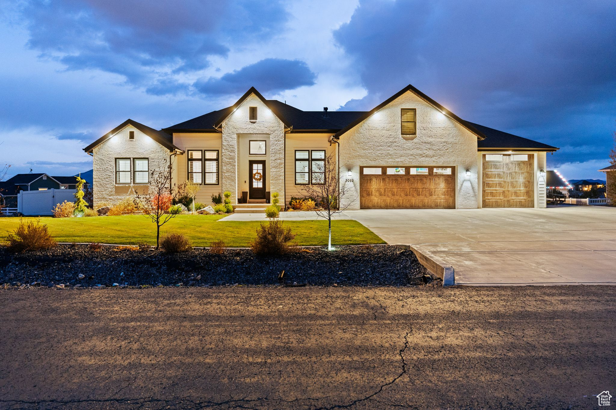 3062 E SUNSET DR