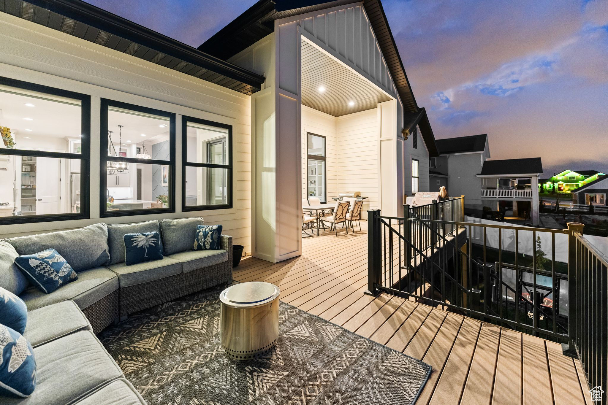 3062 E SUNSET DR