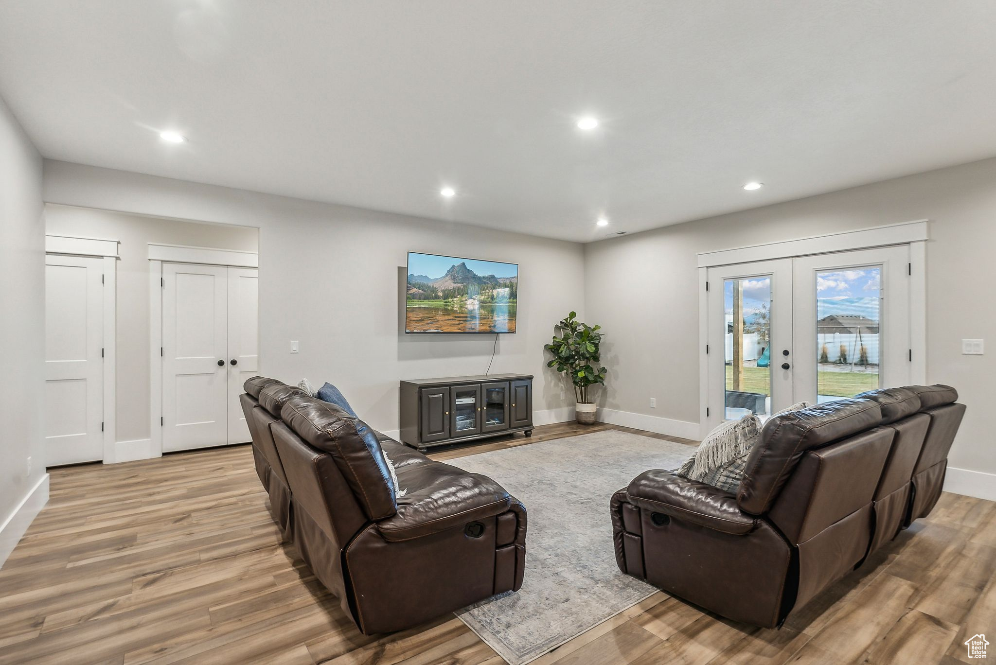3062 E SUNSET DR