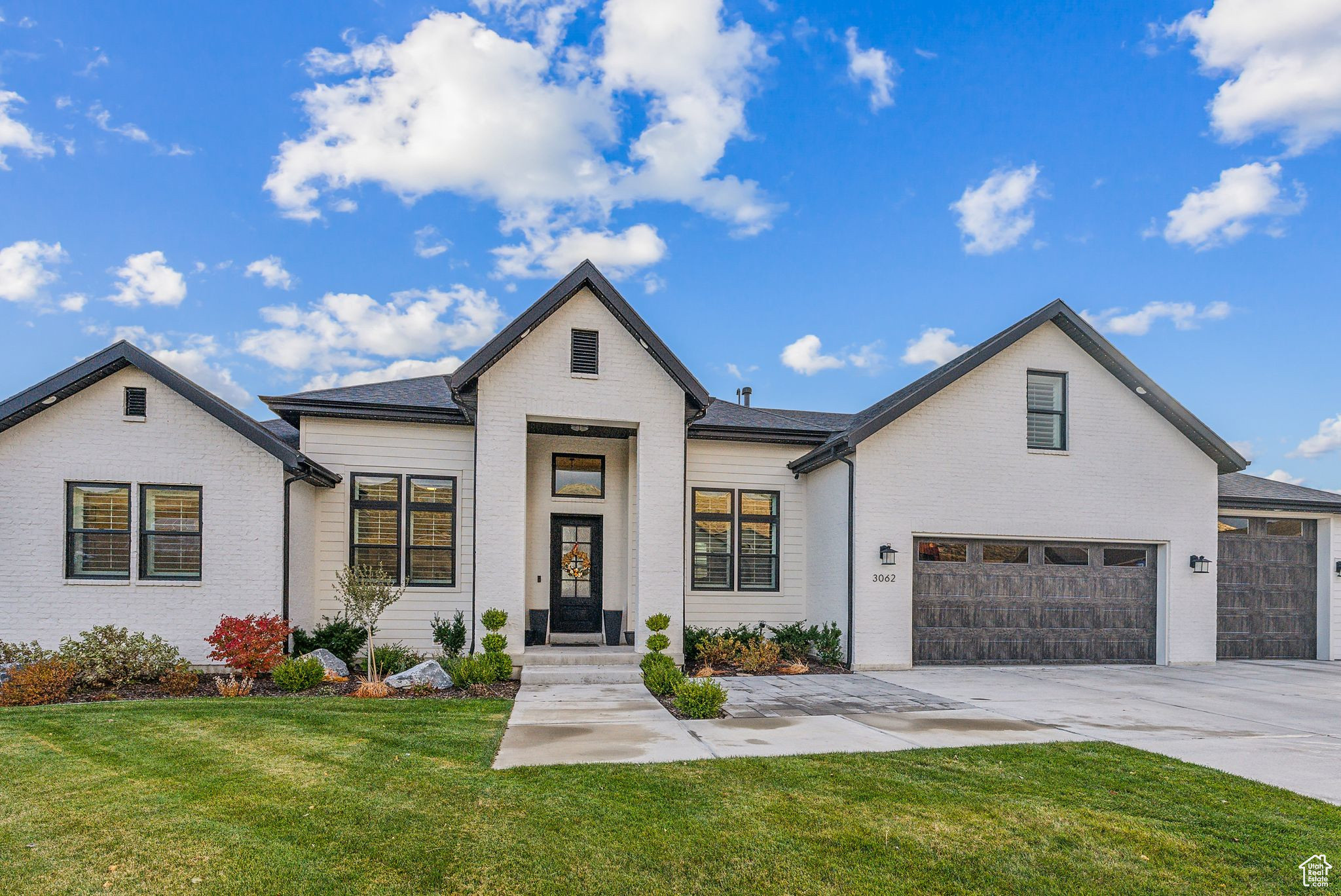 3062 E SUNSET DR