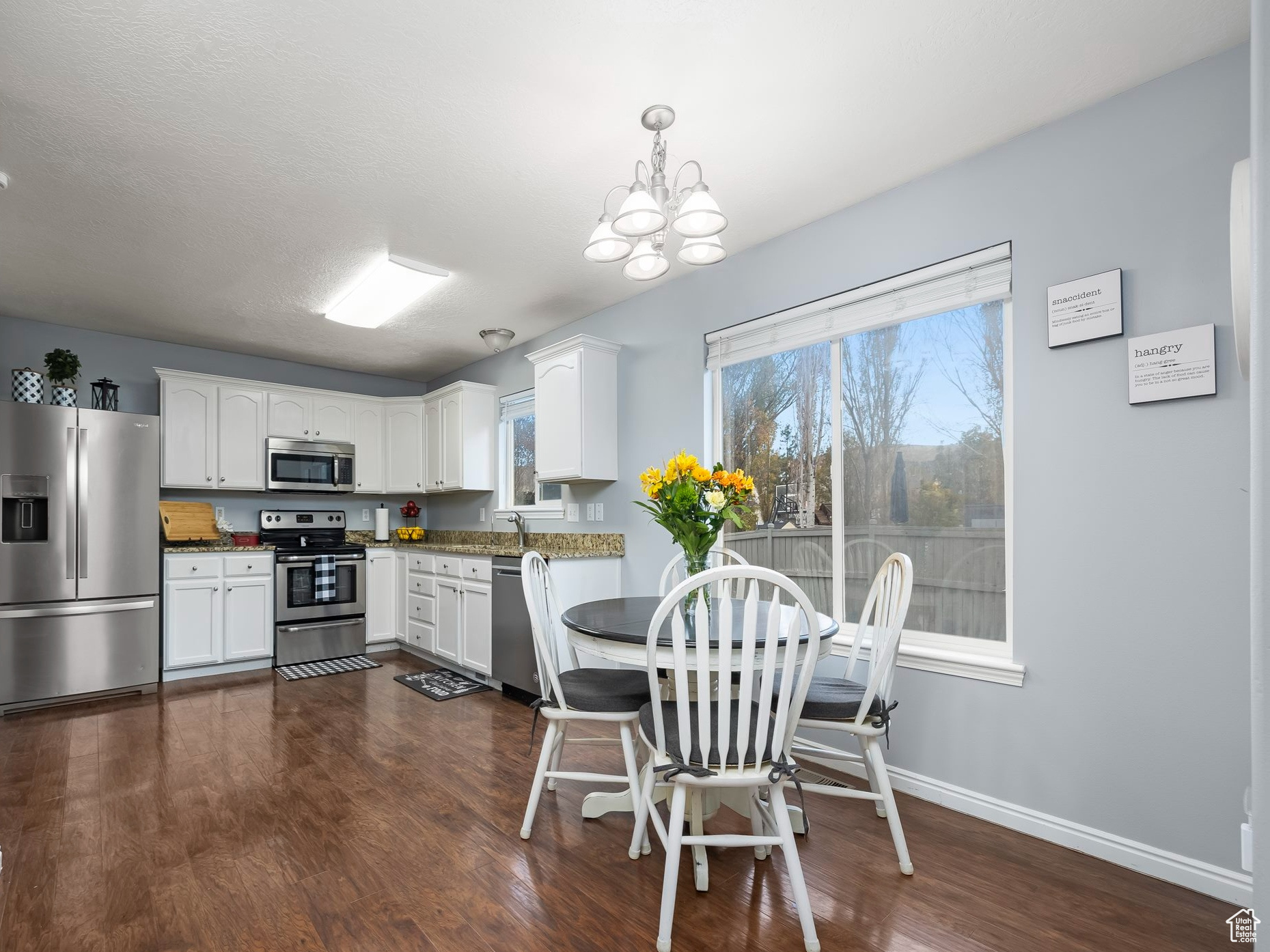 3726 E NAVAJO DR