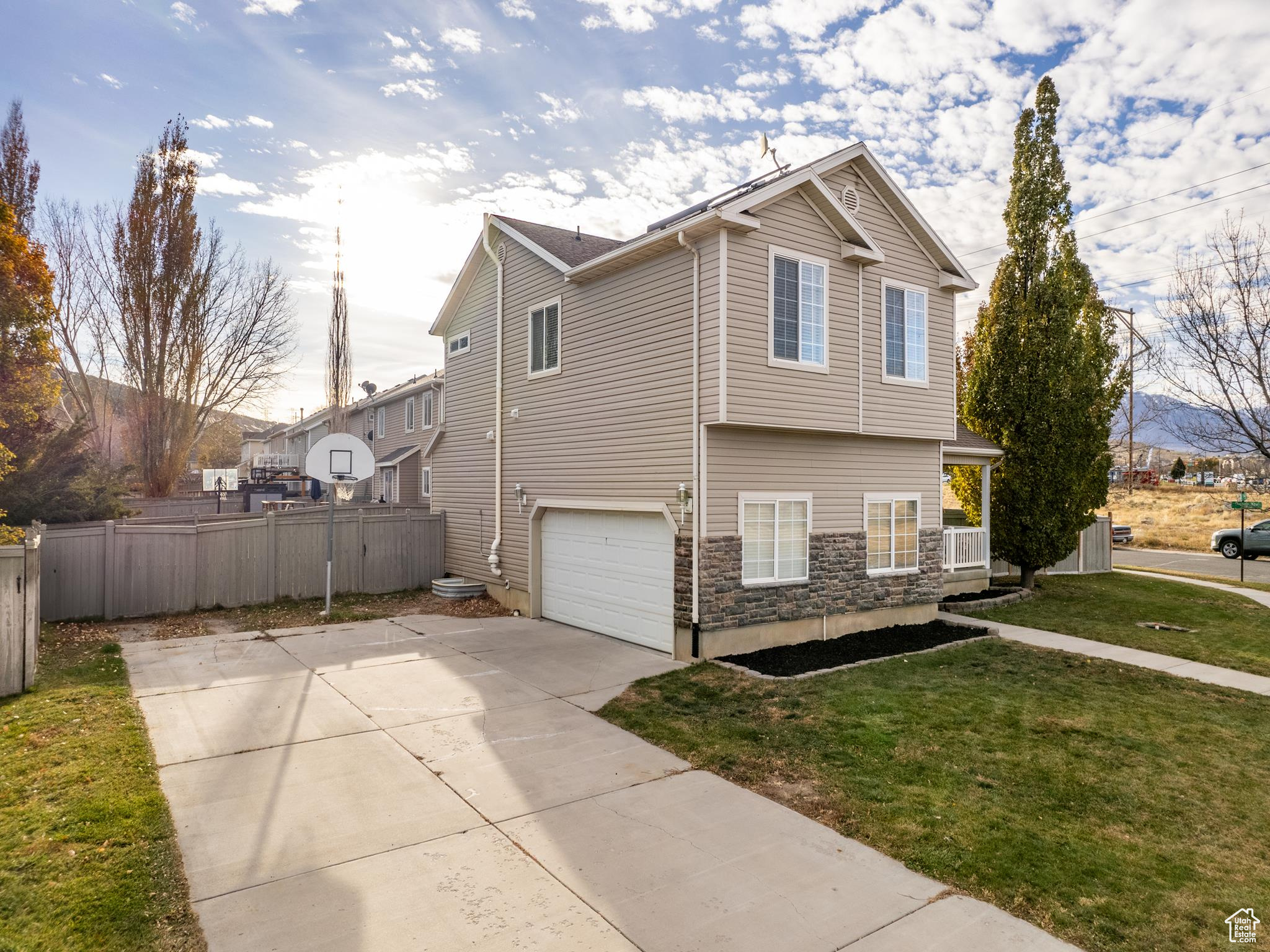 3726 E NAVAJO DR