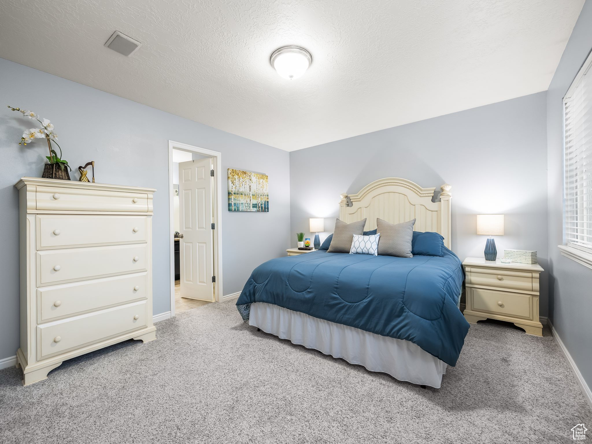 3726 E NAVAJO DR