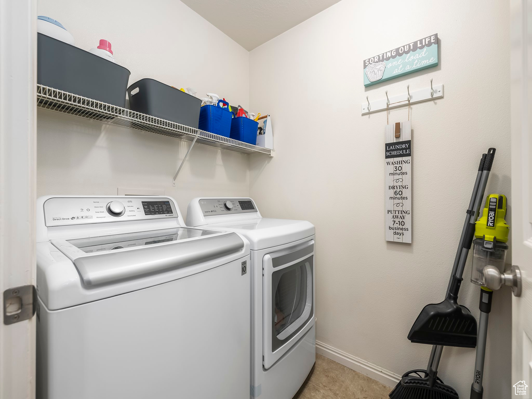3726 E NAVAJO DR