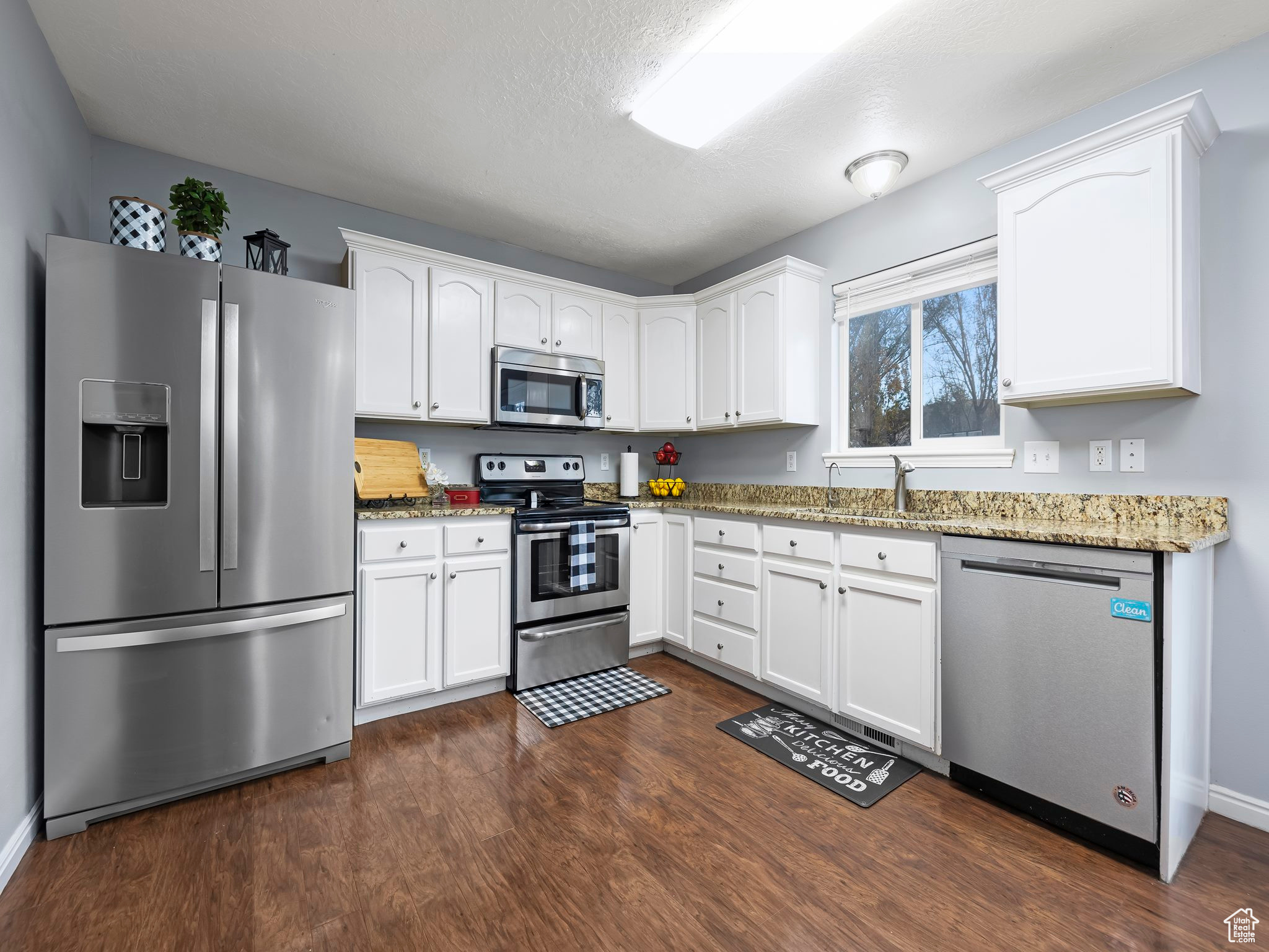 3726 E NAVAJO DR