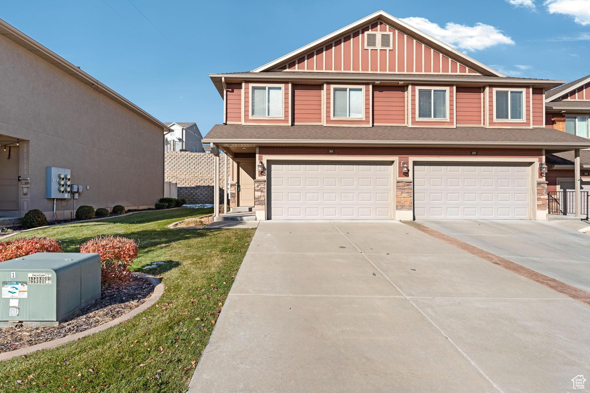 1851 E WHITETAIL DR
