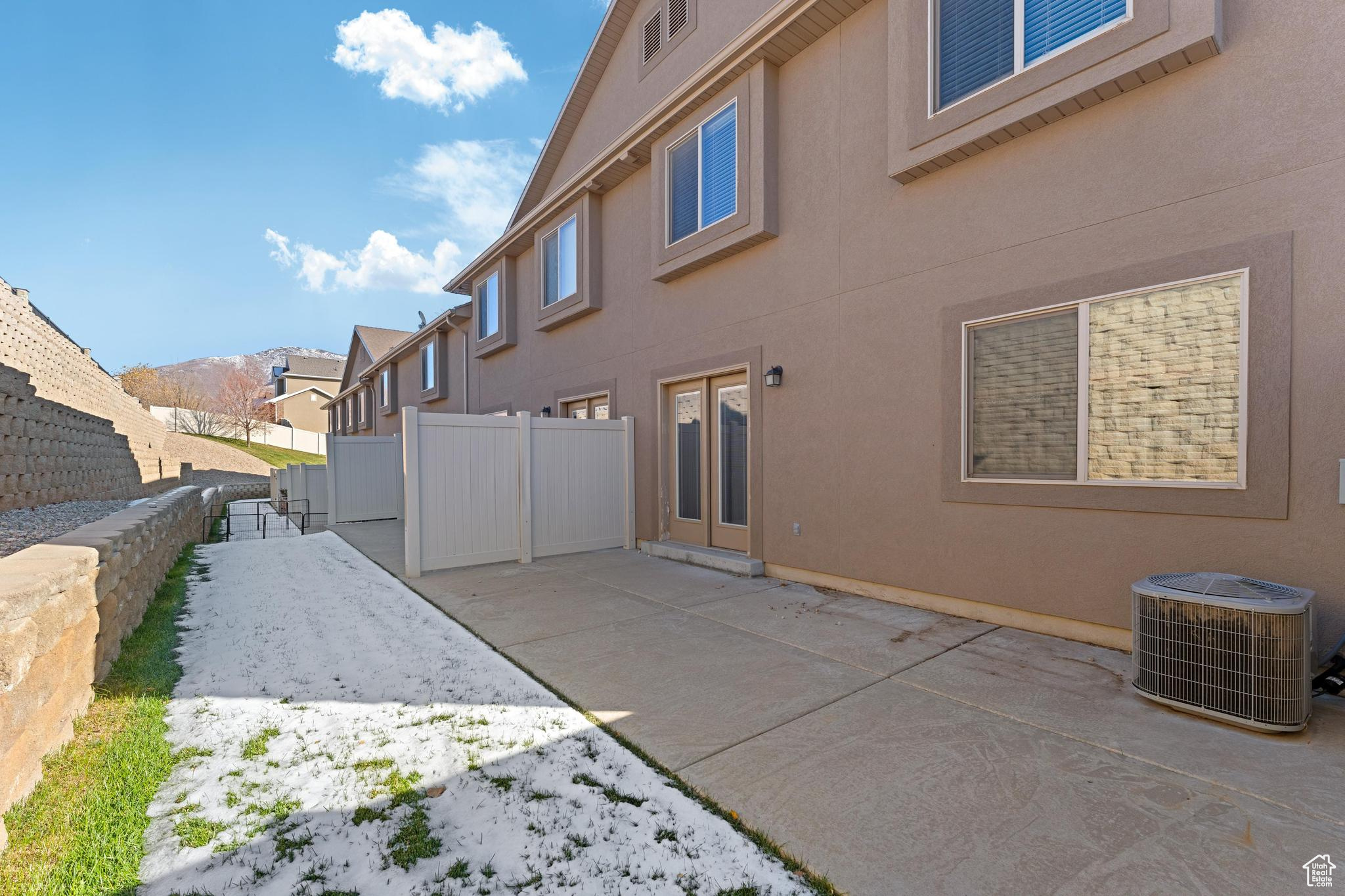 1851 E WHITETAIL DR