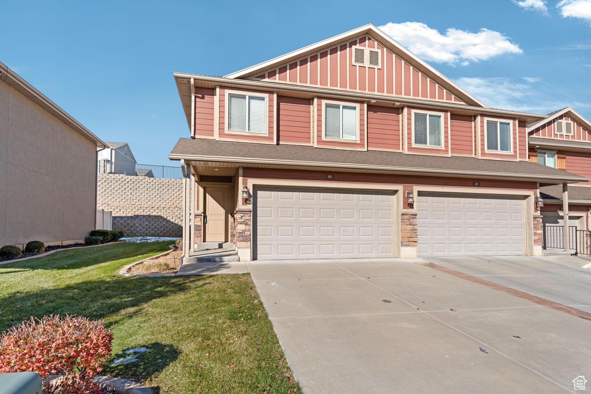 1851 E WHITETAIL DR