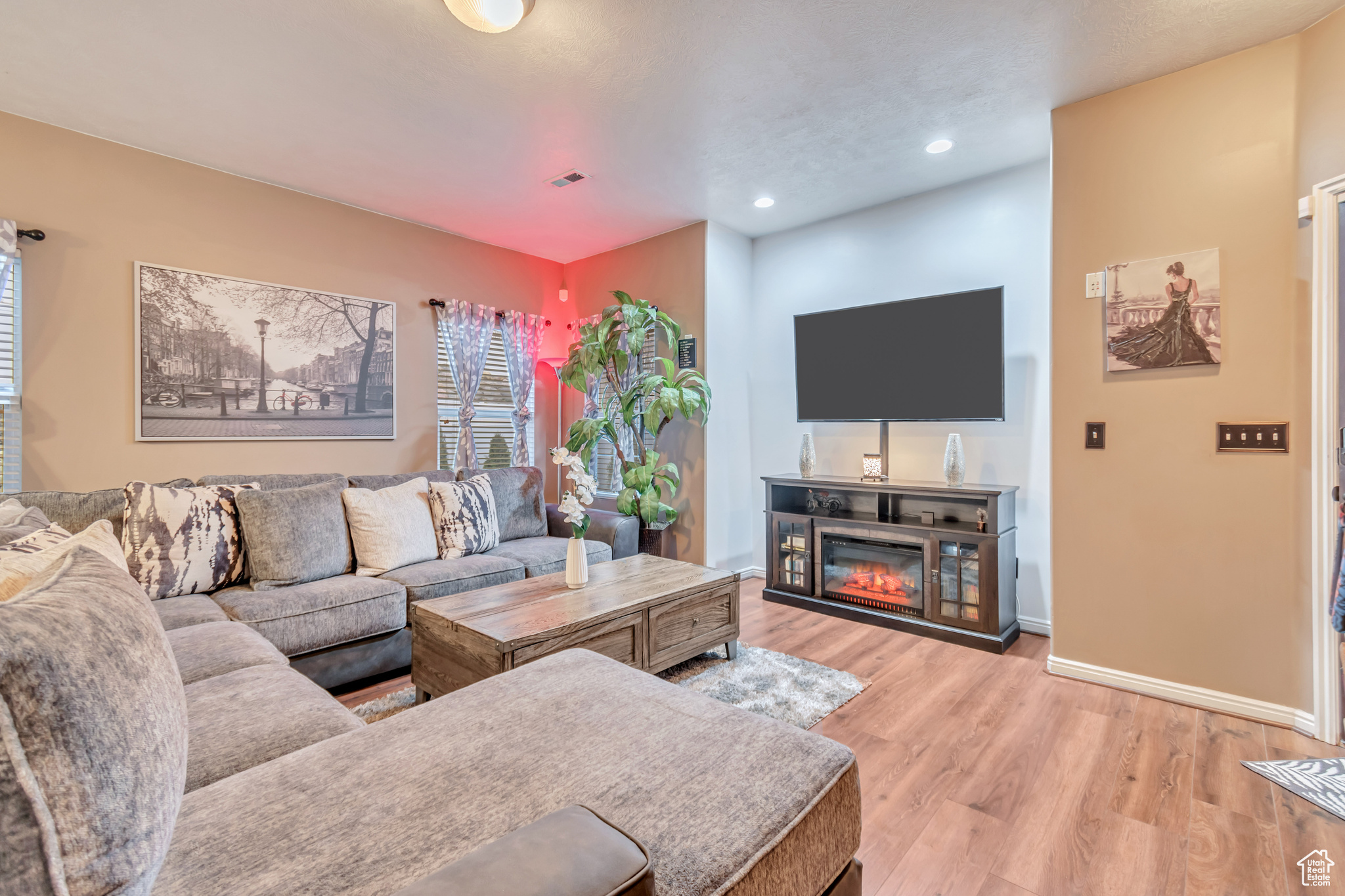 7706 S NEW SNOWBELL LN
