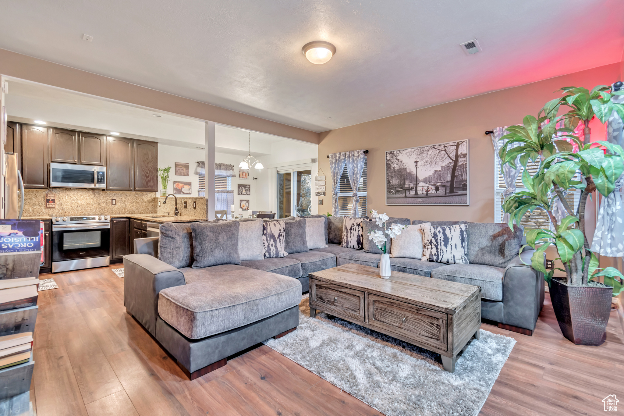 7706 S NEW SNOWBELL LN