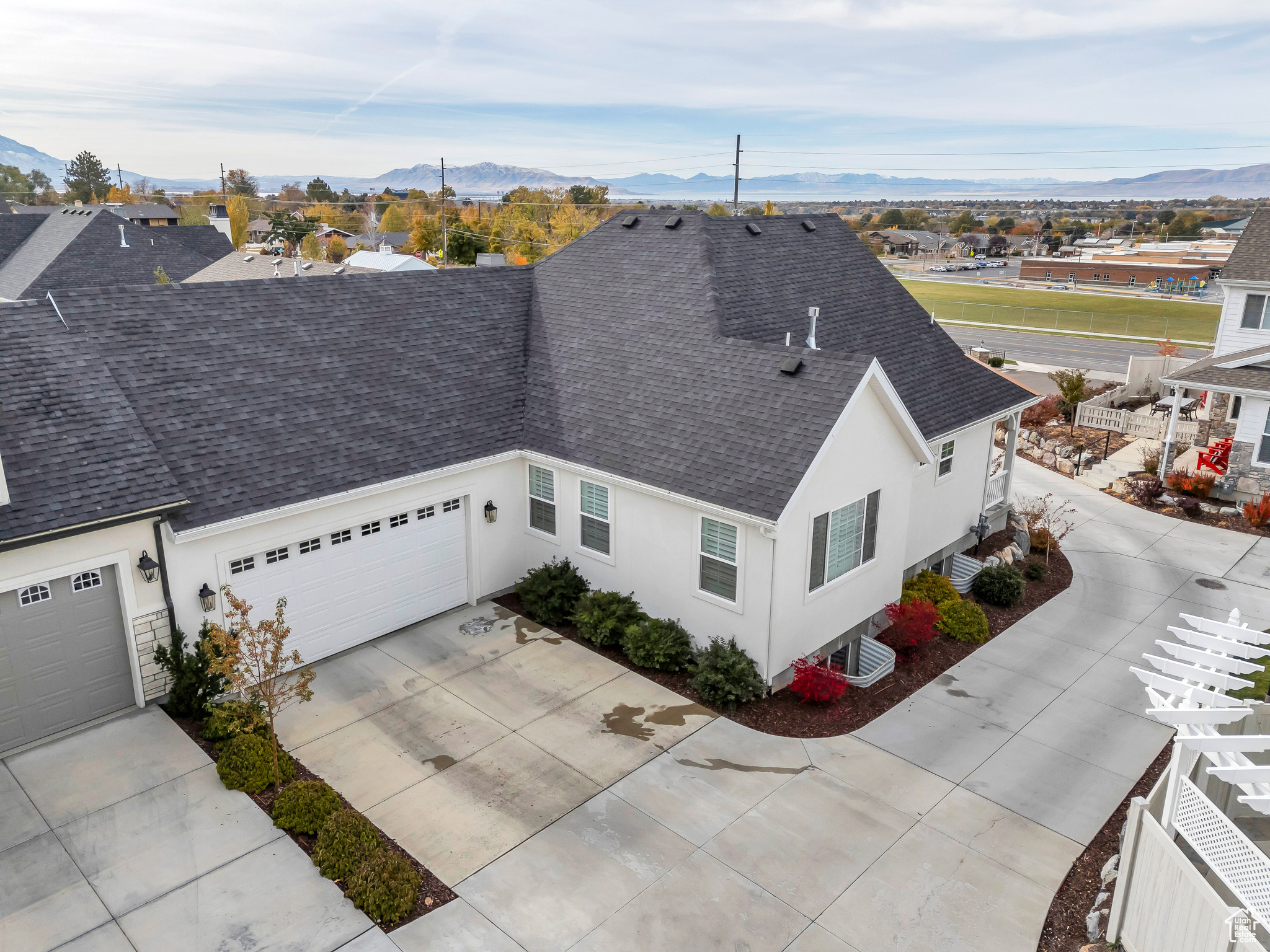 2364 N HEIRLOOM LN