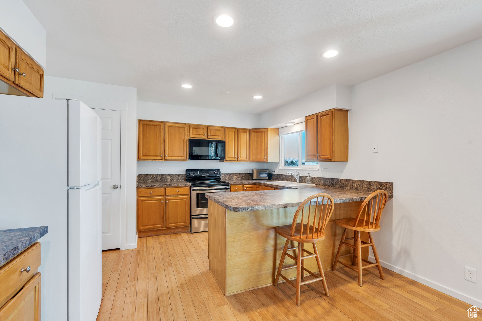 500 S VALLEY VIEW DR