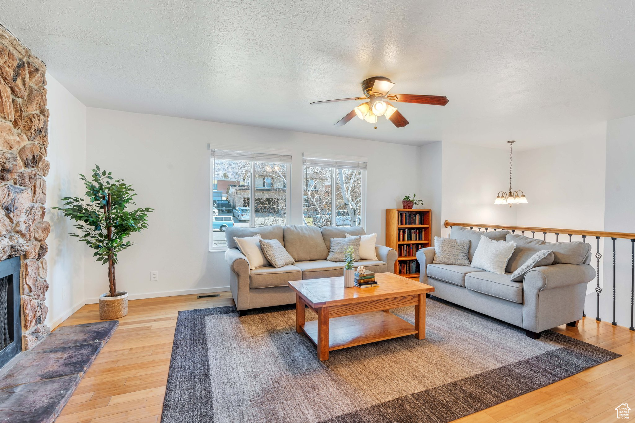 500 S VALLEY VIEW DR
