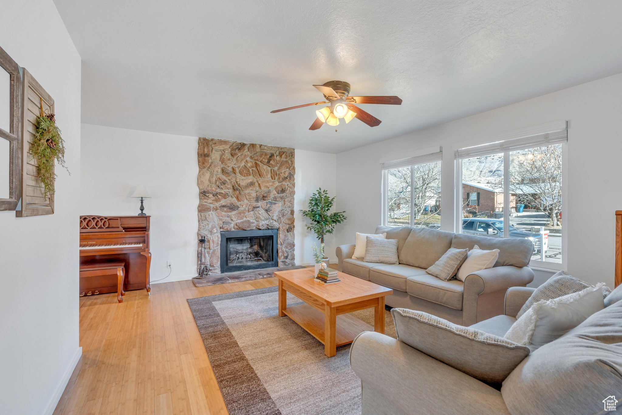 500 S VALLEY VIEW DR