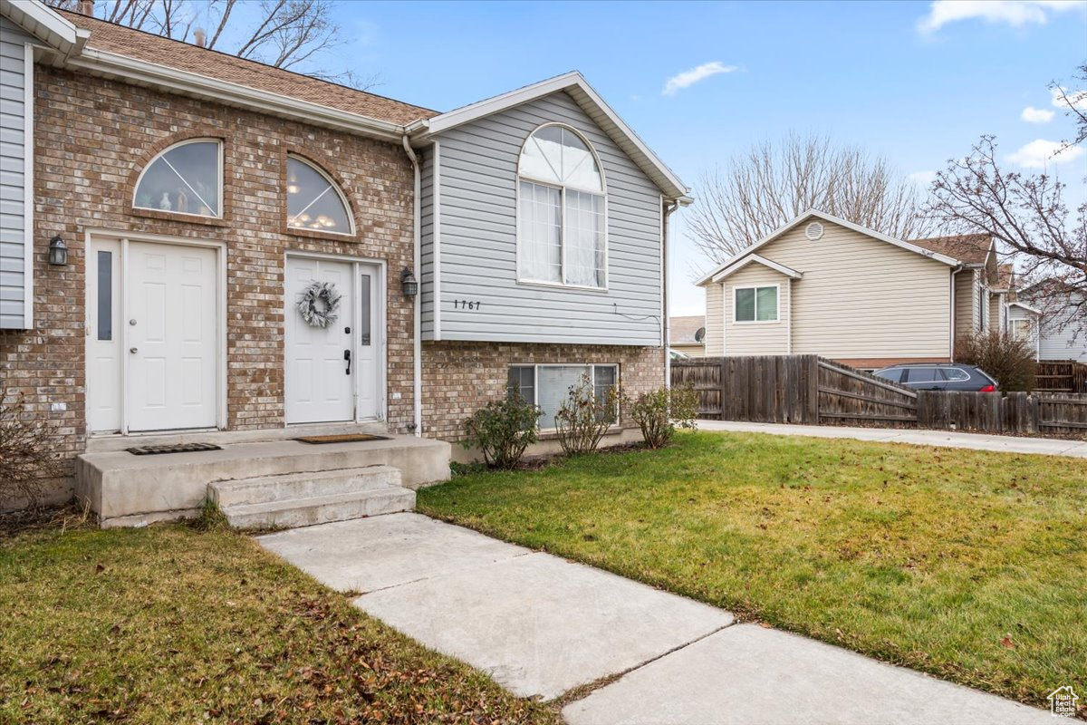 1767 W GARDEN DR