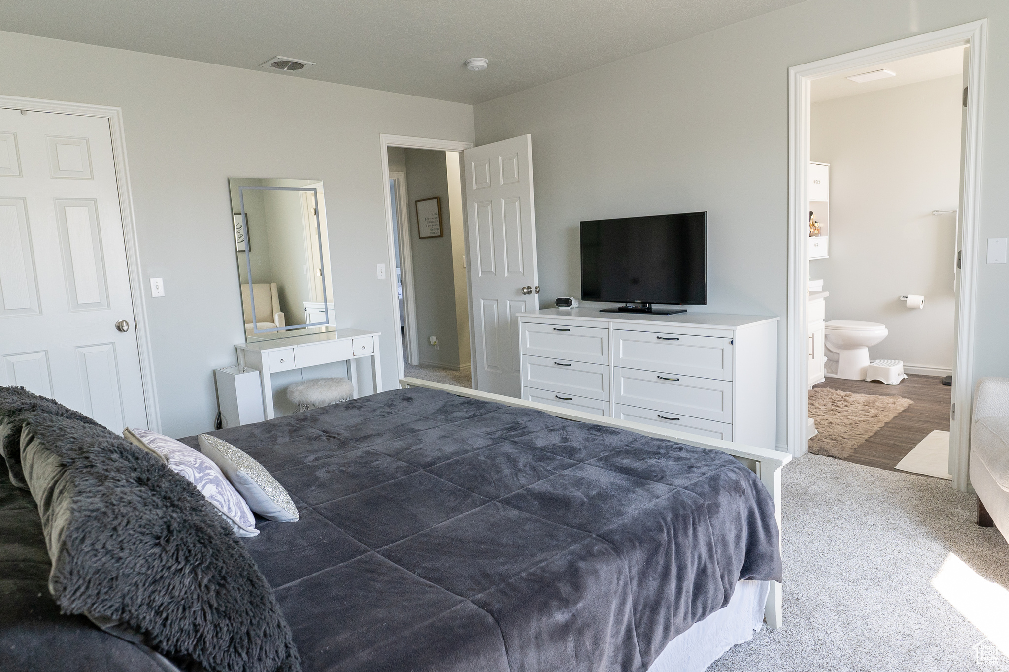 4961 W SWAN HILL CV