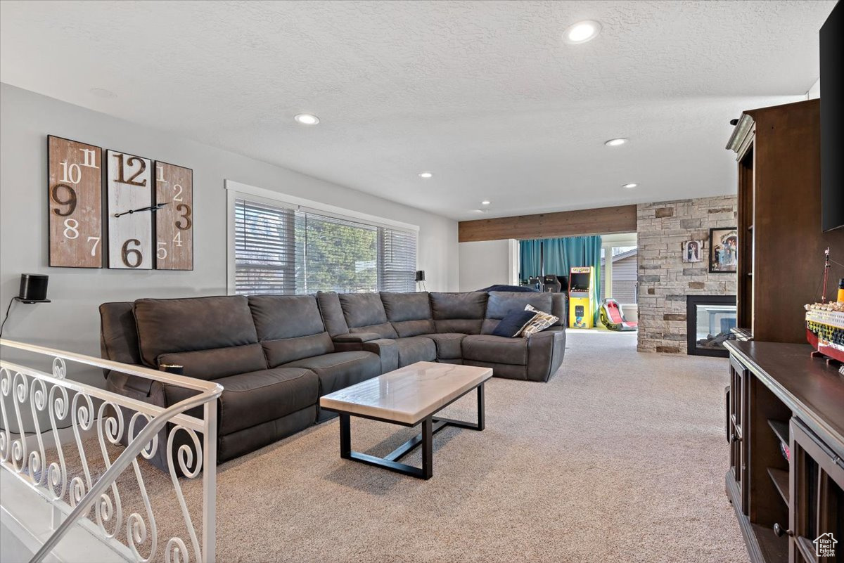 1193 GRAND AVE