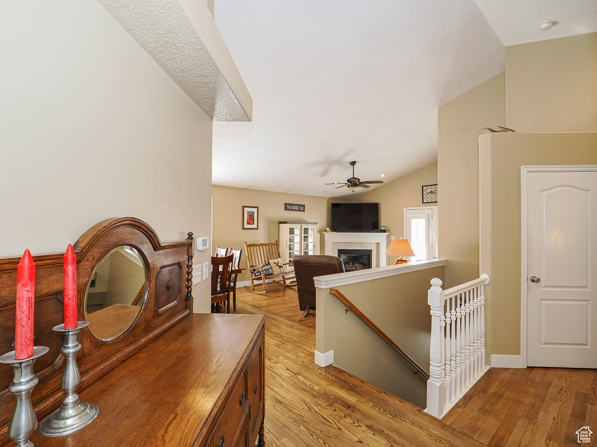 1202 E PARKSTONE DR