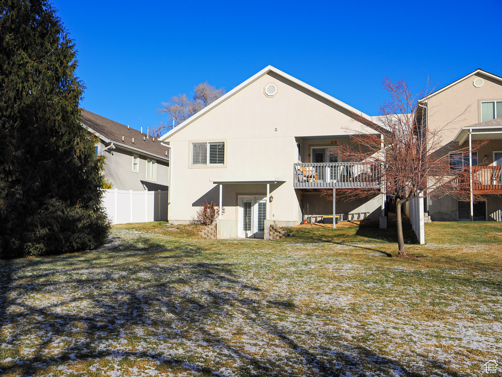 1202 E PARKSTONE DR