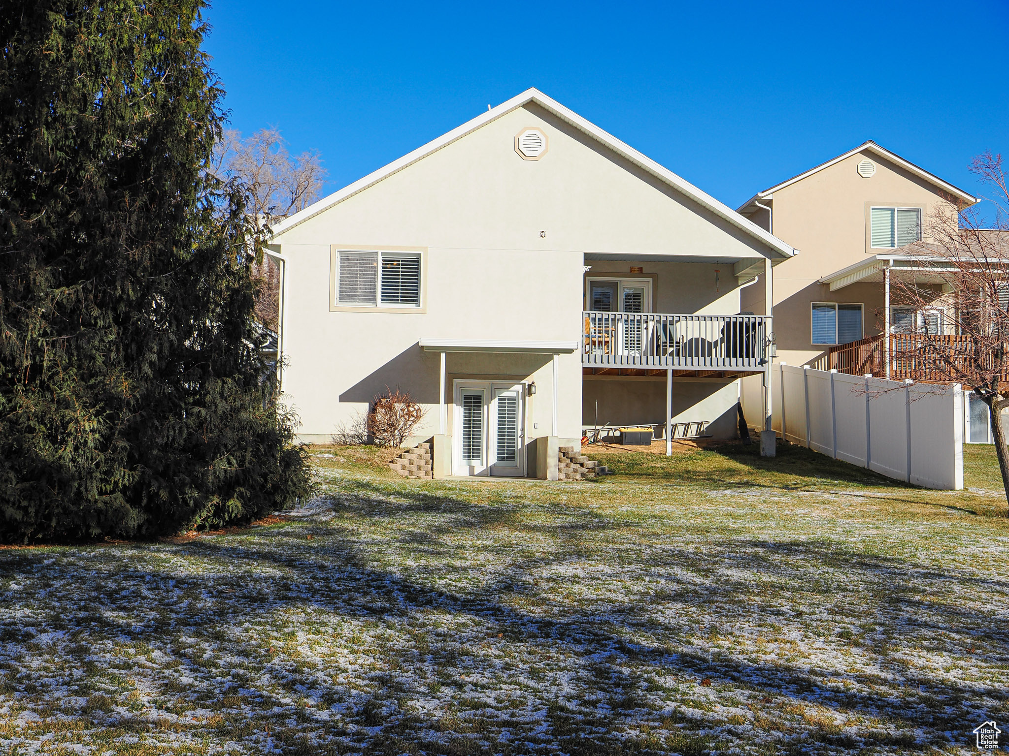 1202 E PARKSTONE DR