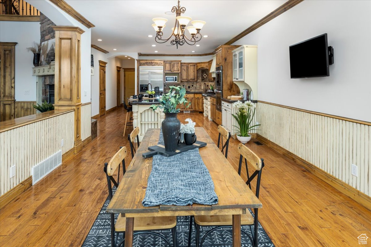 1136 N COTTAGE WAY