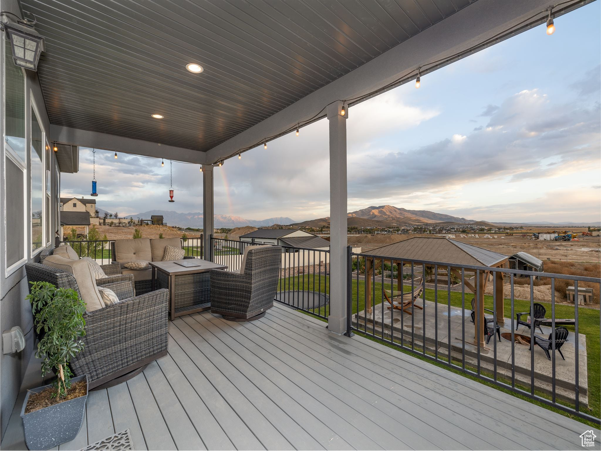 1352 E ABIGAIL LN