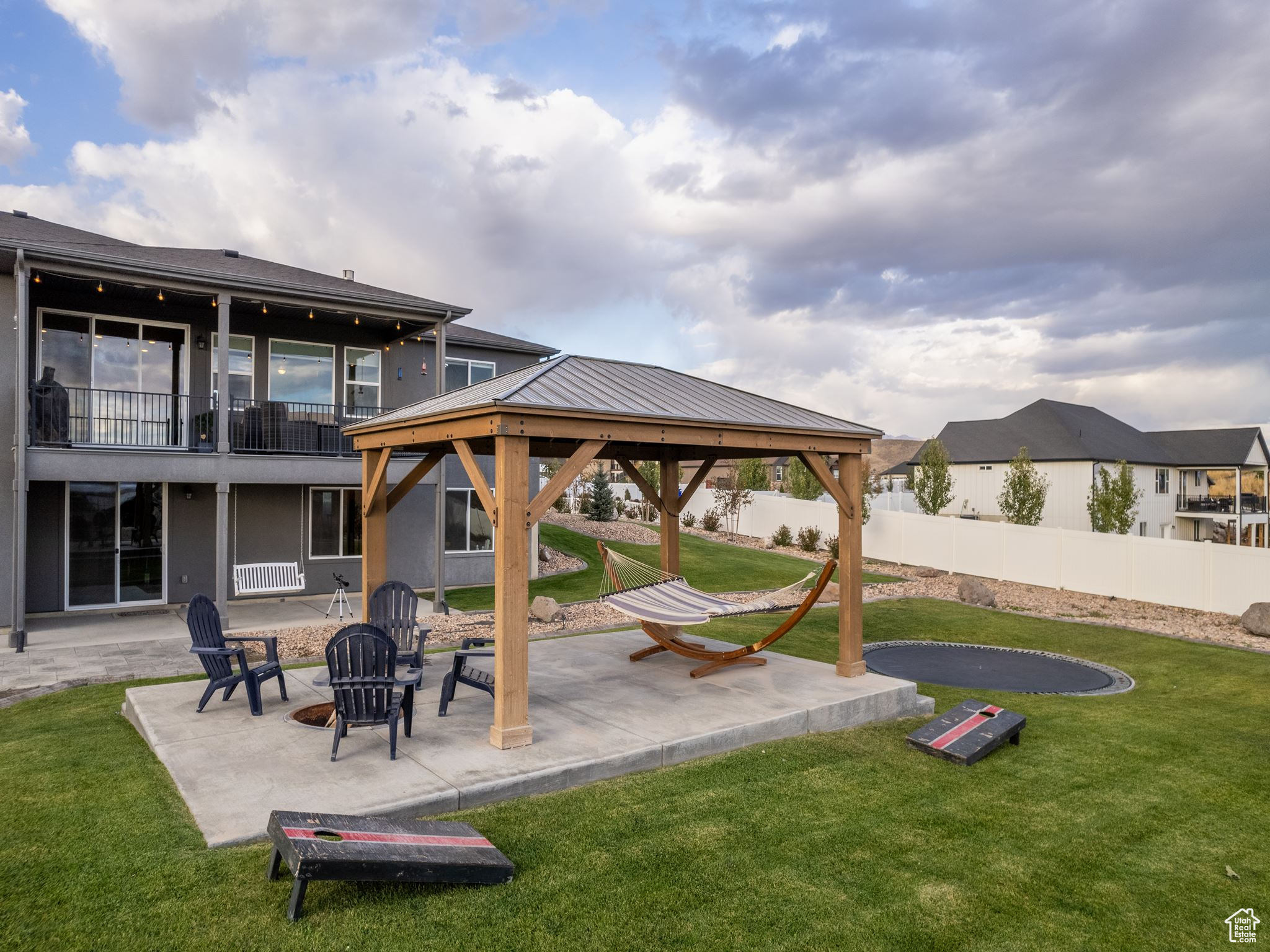 1352 E ABIGAIL LN