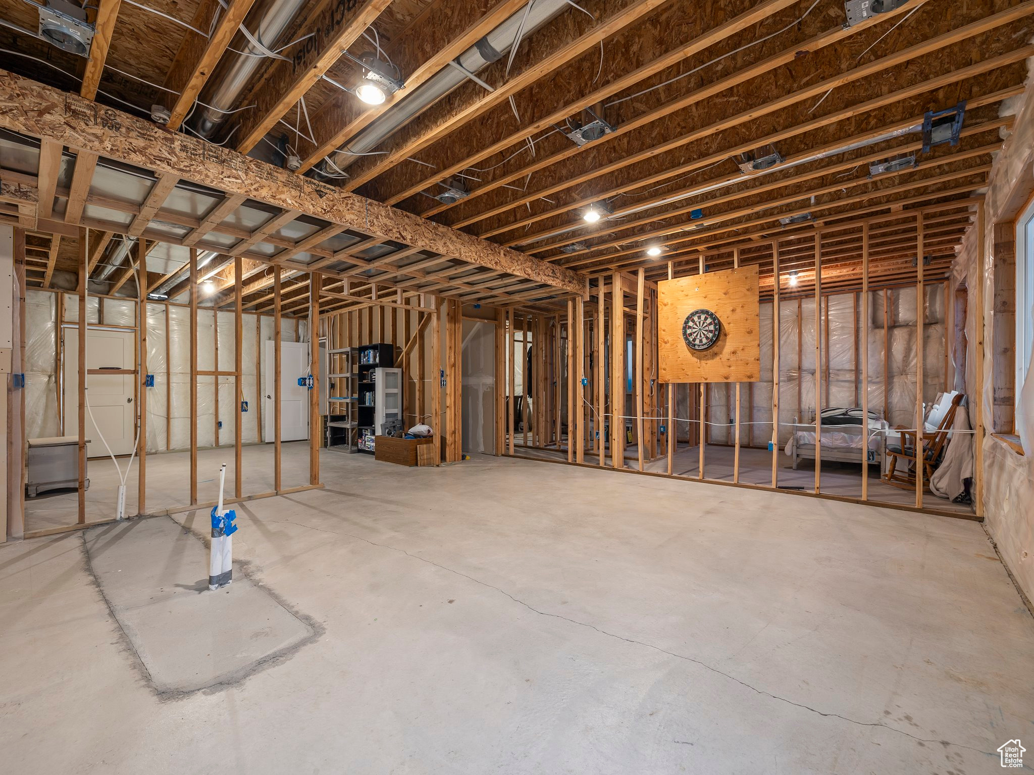 1352 E ABIGAIL LN