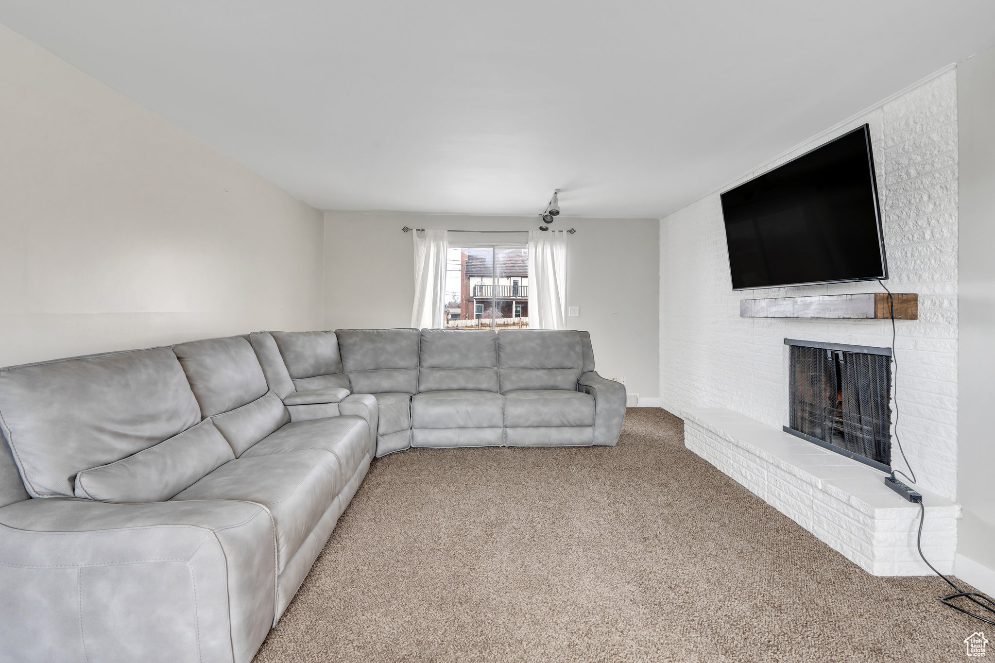 845 E CENTER ST