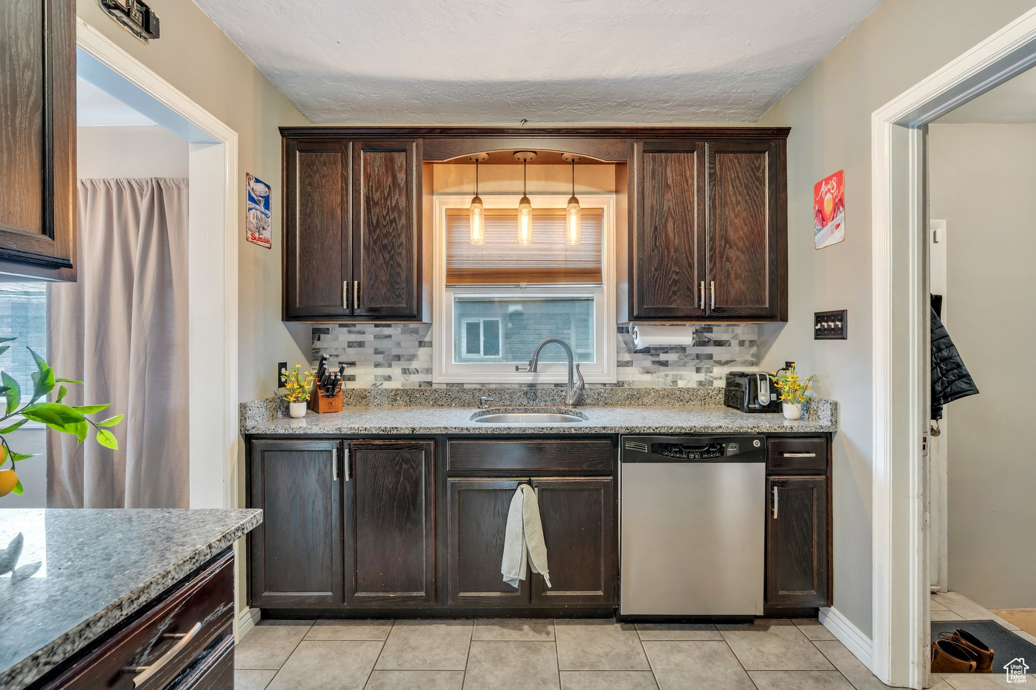 159 E COATSVILLE AVE