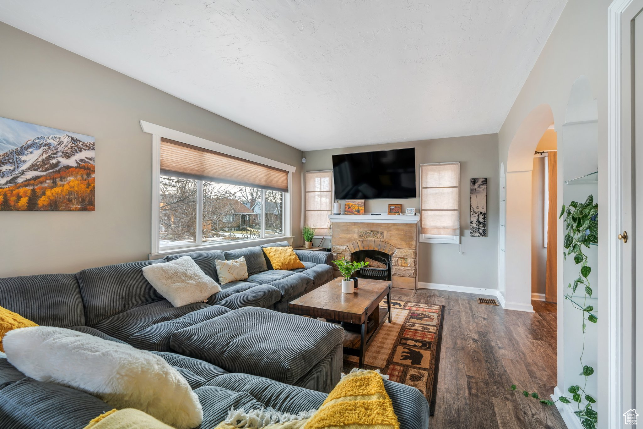159 E COATSVILLE AVE
