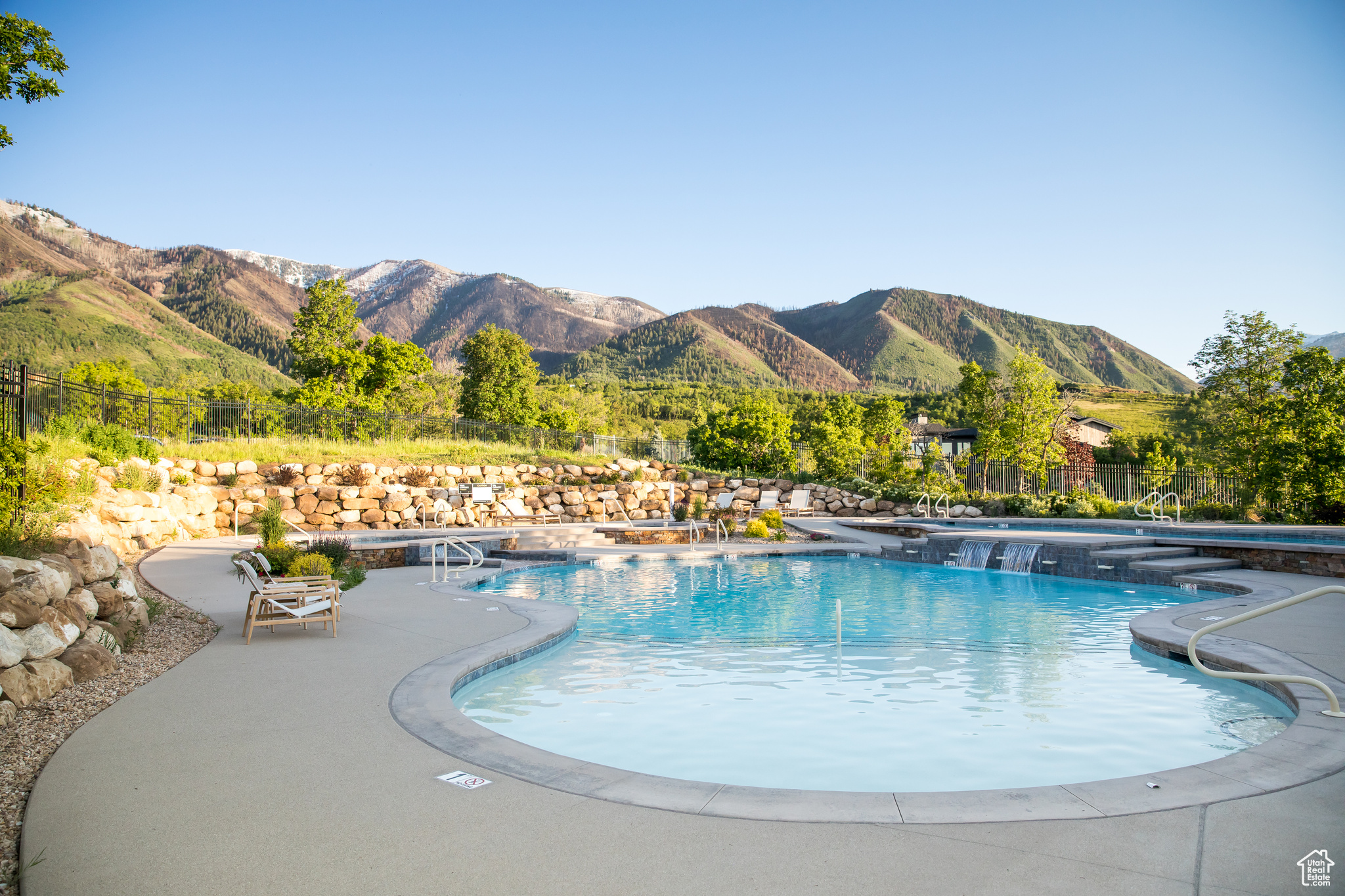 1077 S LOAFER DR Unit: 211