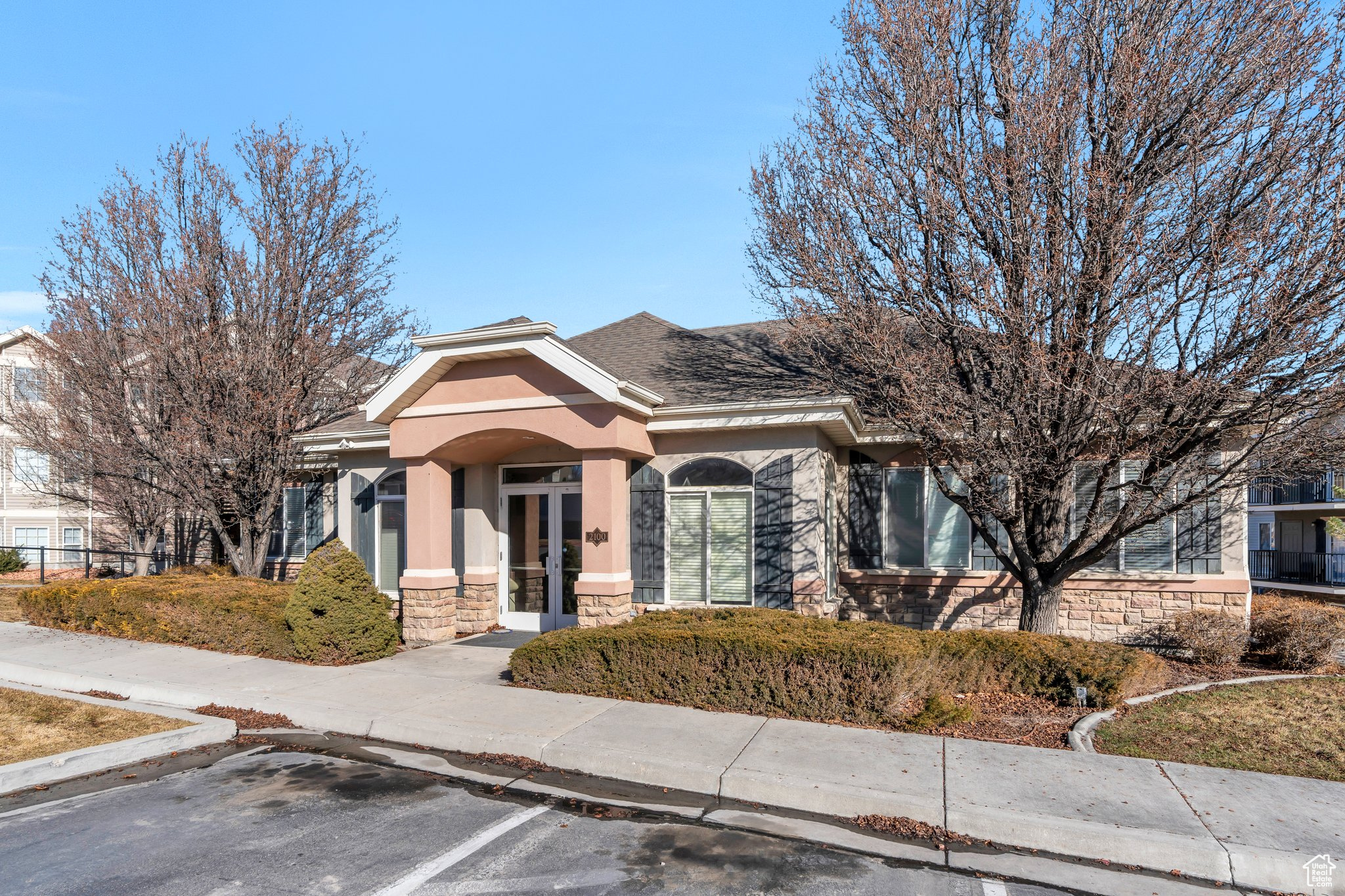 137 W SUNCREST LN