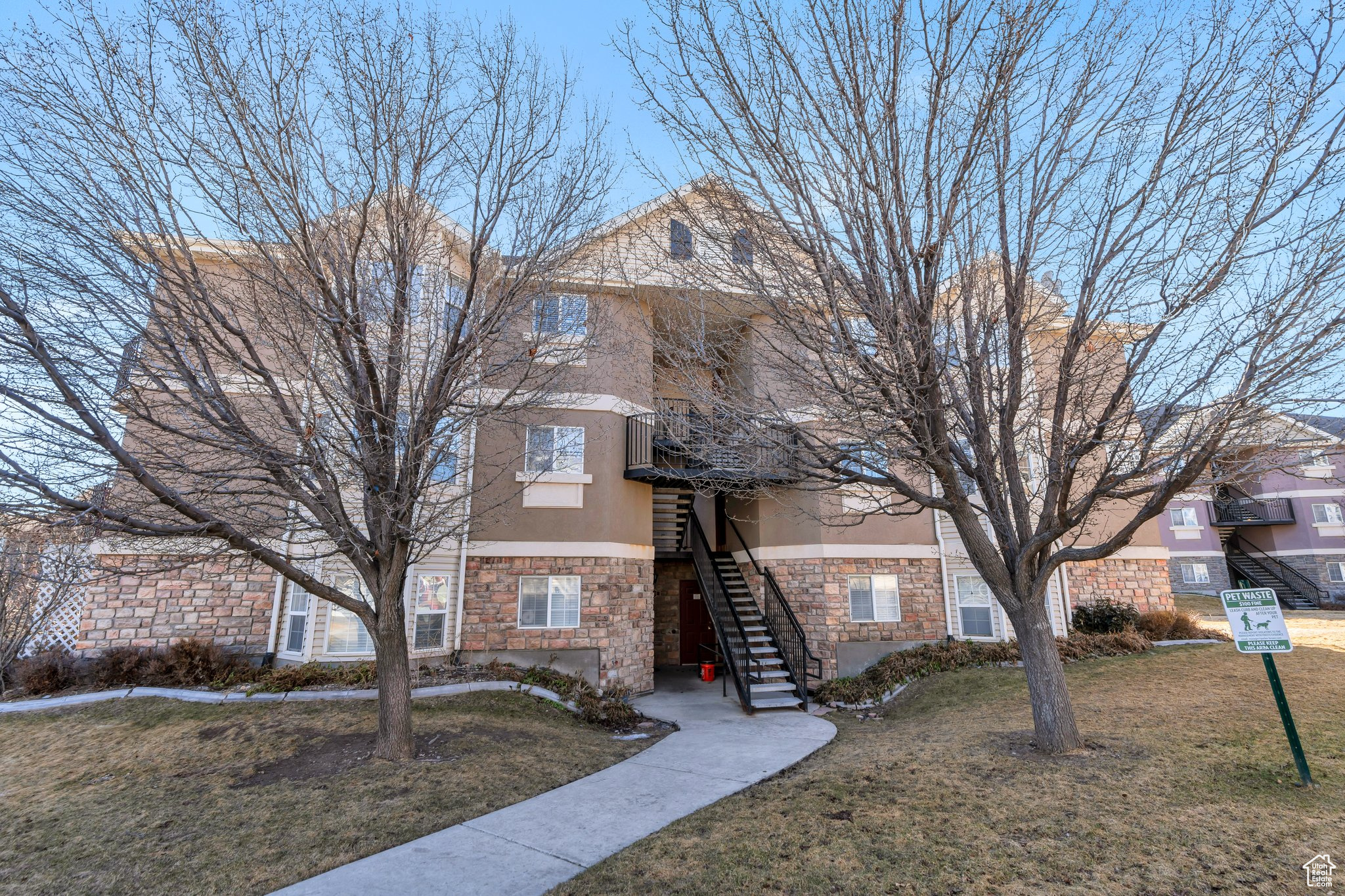 137 W SUNCREST LN