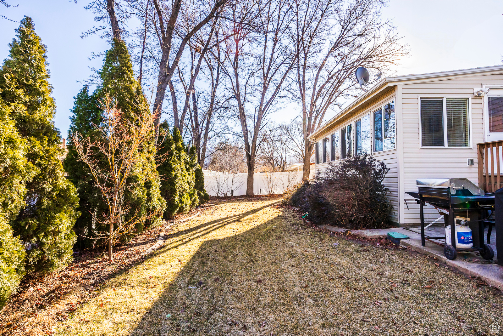 748 W WALDEN DR