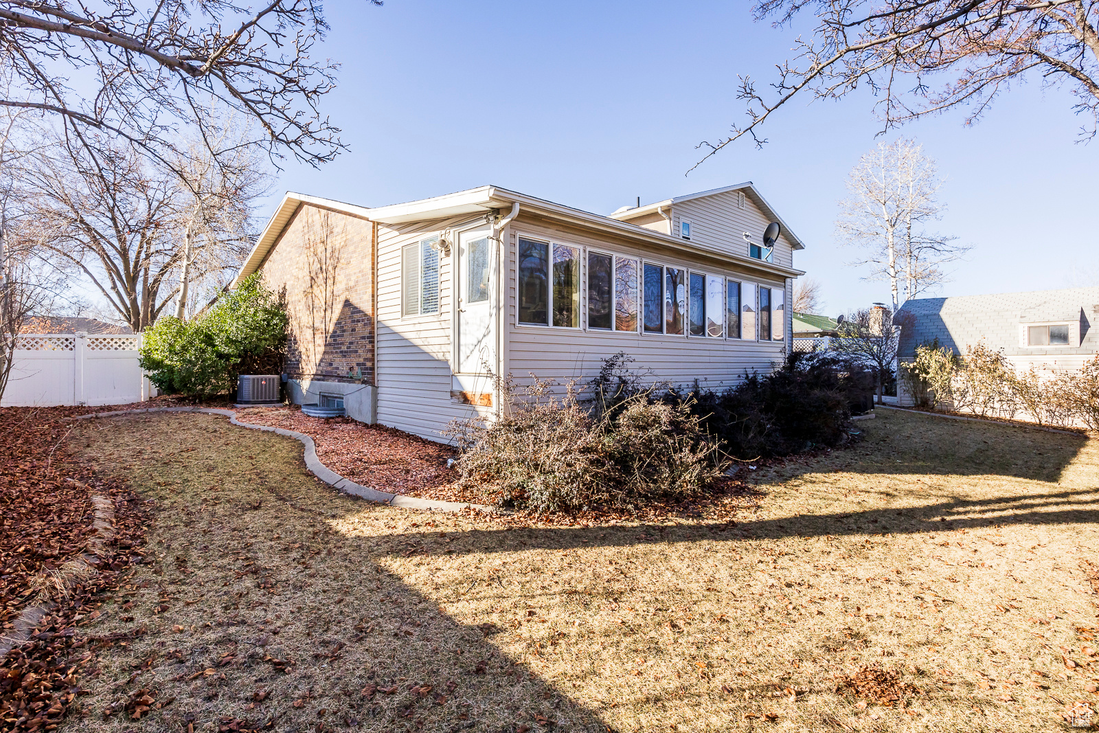 748 W WALDEN DR