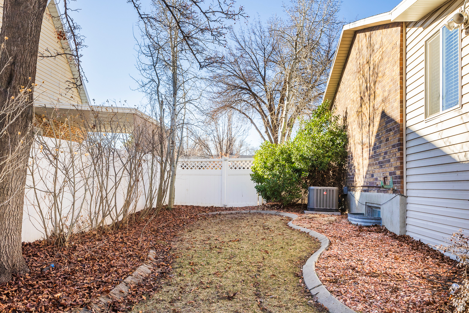 748 W WALDEN DR