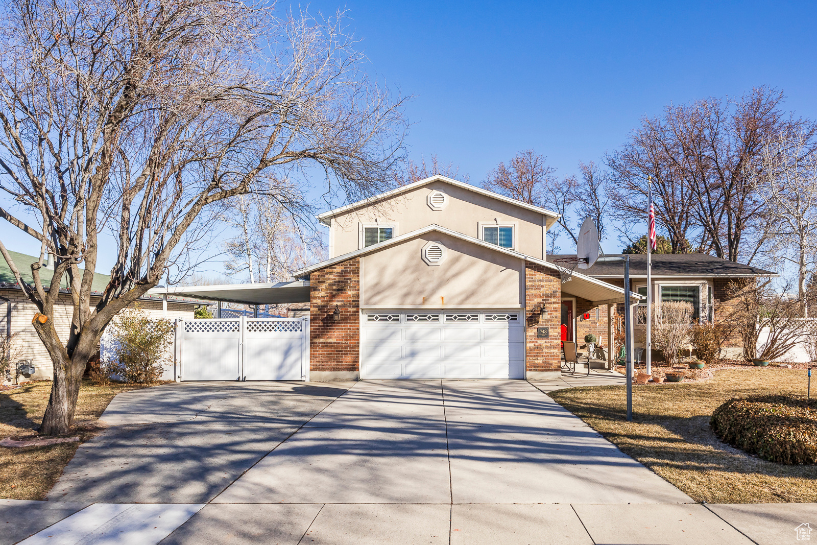 748 W WALDEN DR