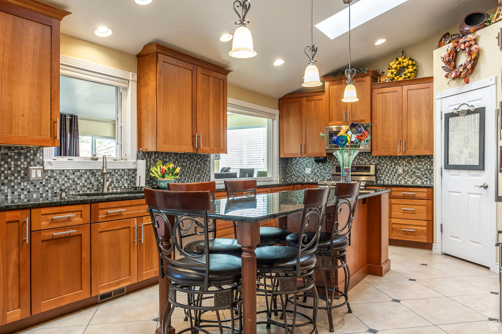 748 W WALDEN DR