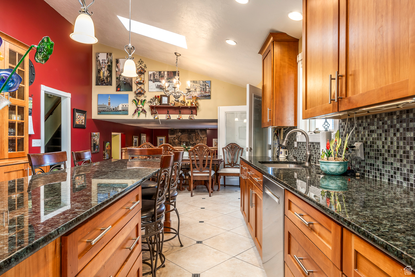 748 W WALDEN DR