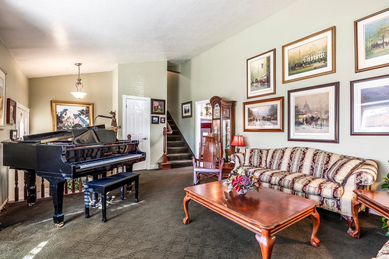 748 W WALDEN DR