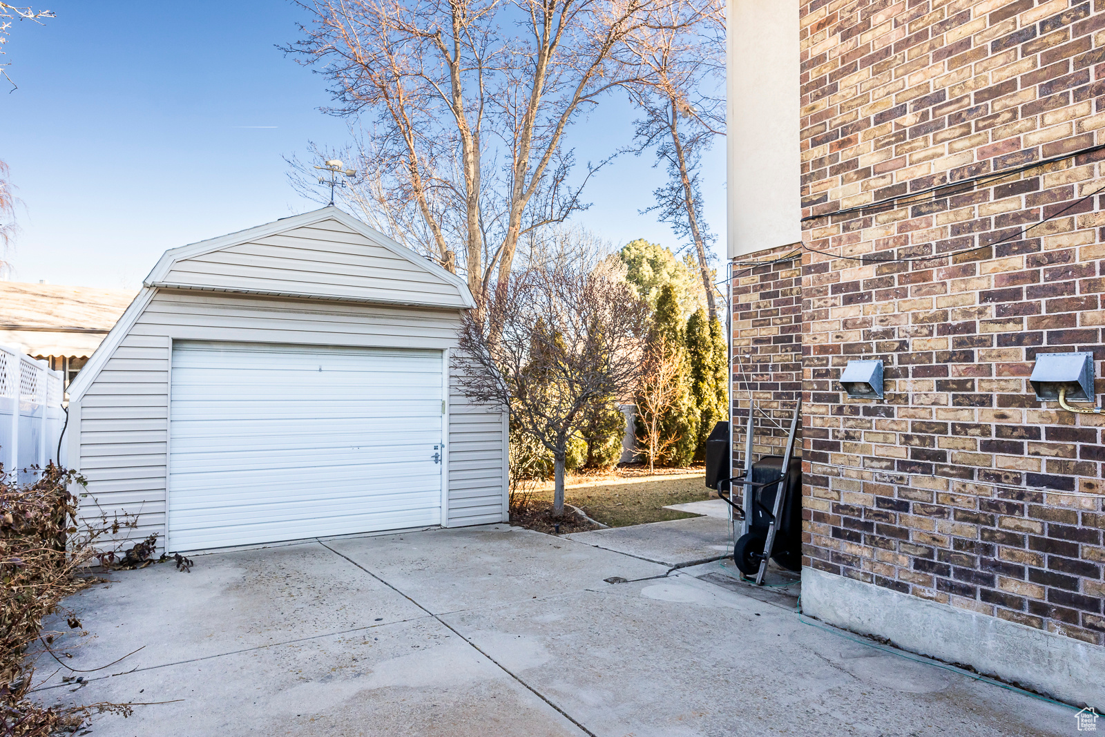748 W WALDEN DR