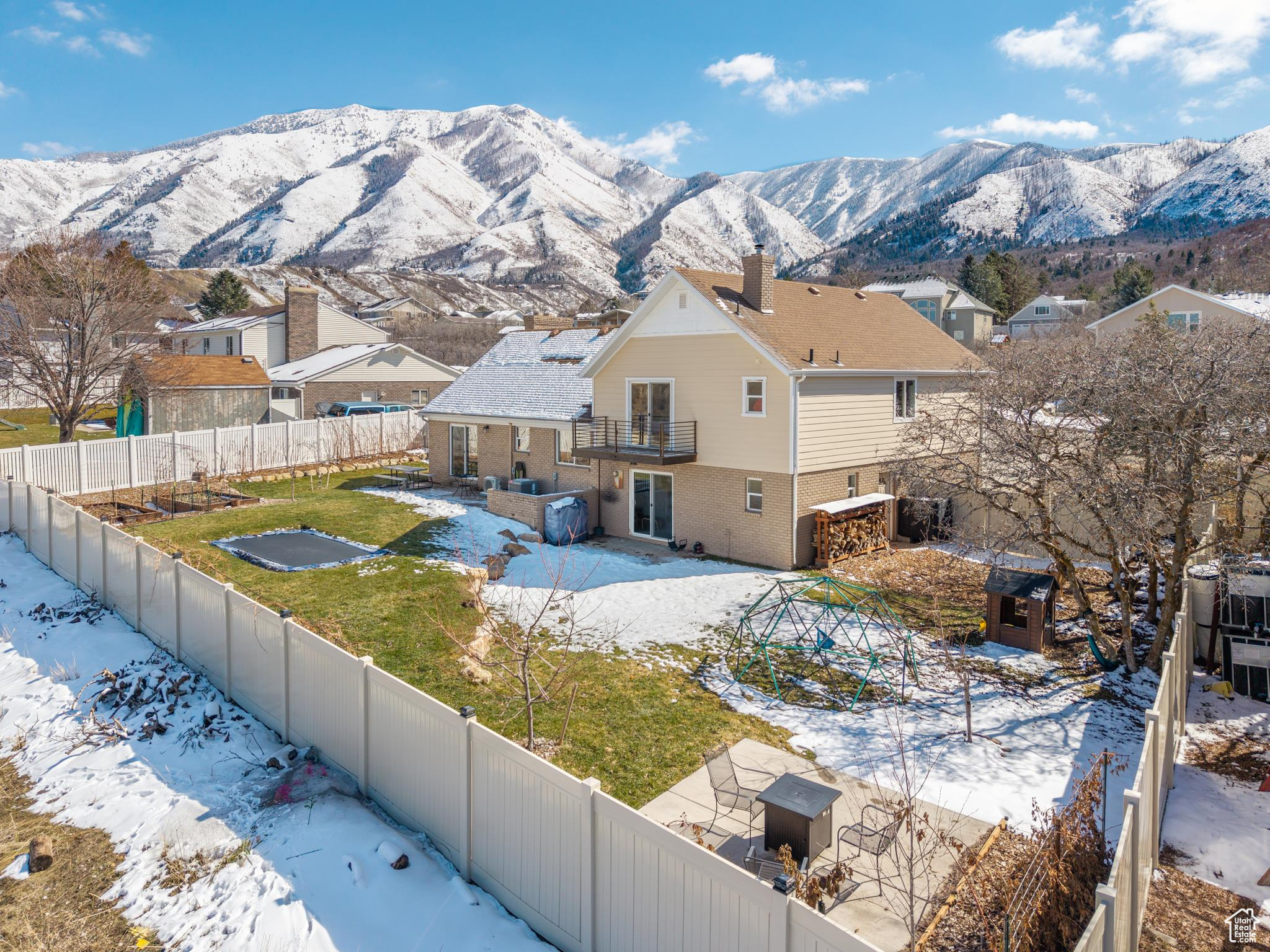379 E SALEM HILLS DR
