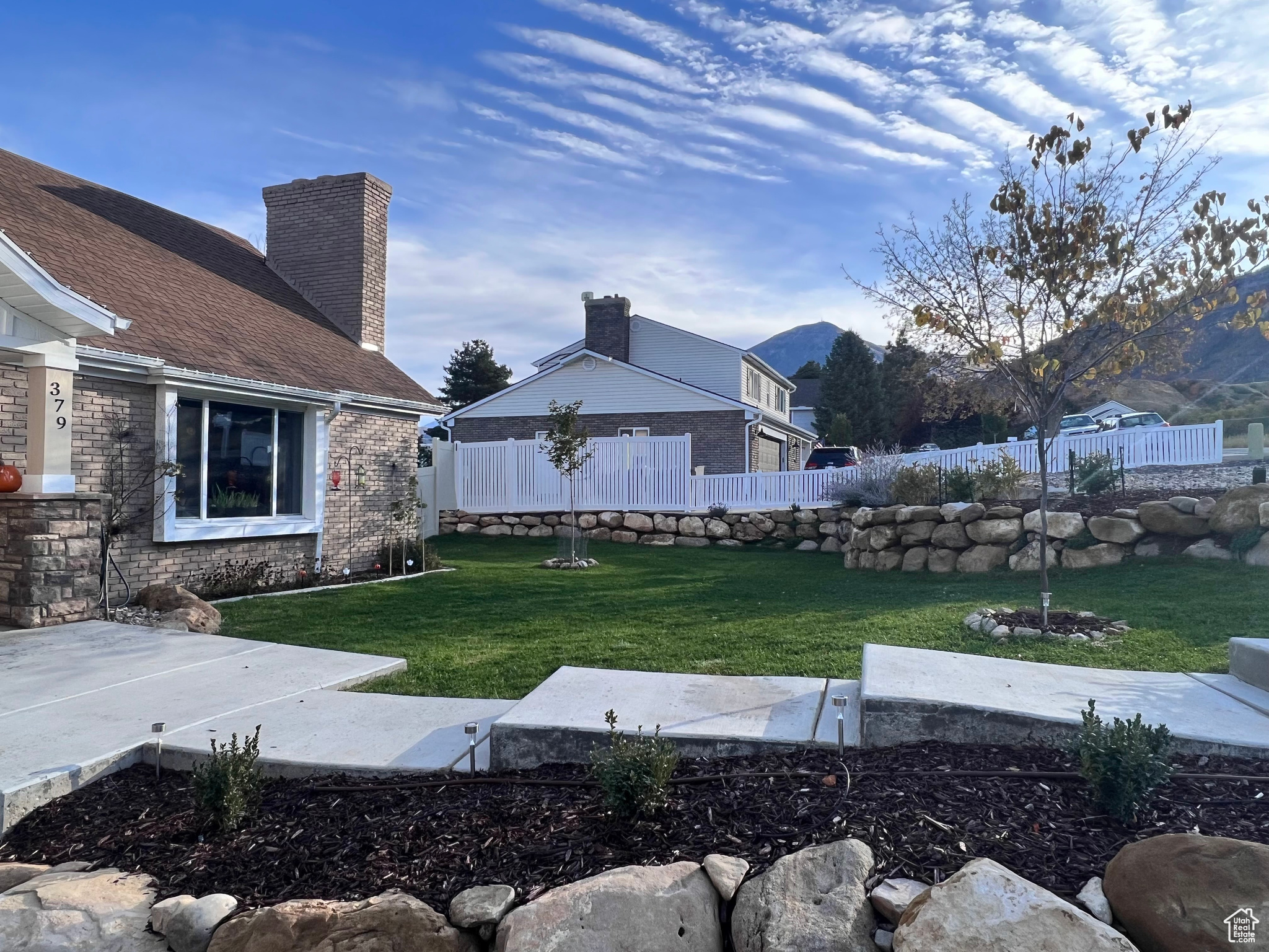 379 E SALEM HILLS DR
