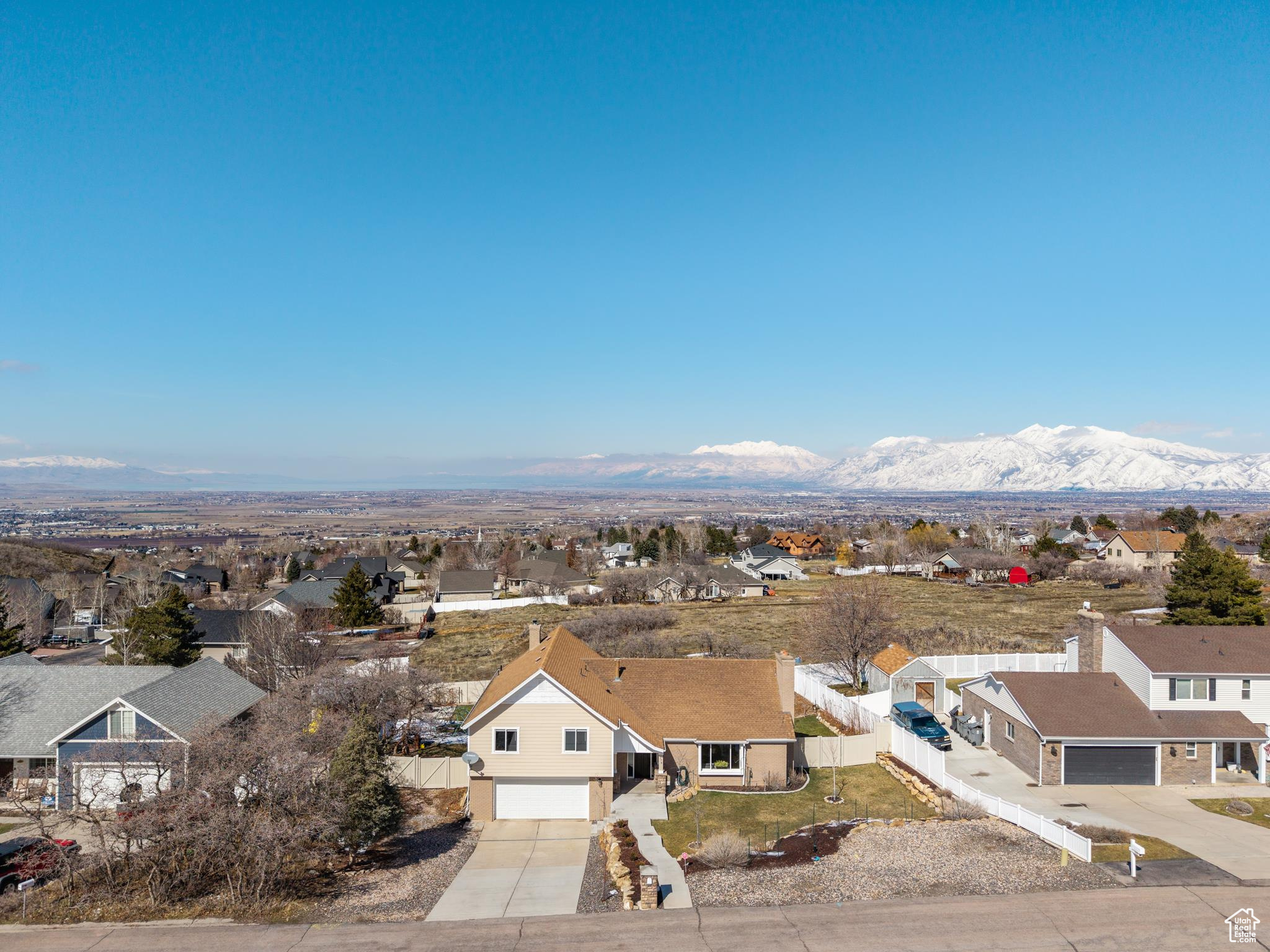 379 E SALEM HILLS DR