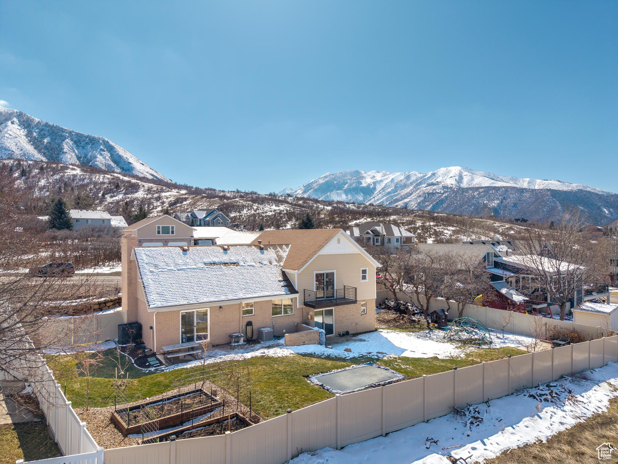 379 E SALEM HILLS DR