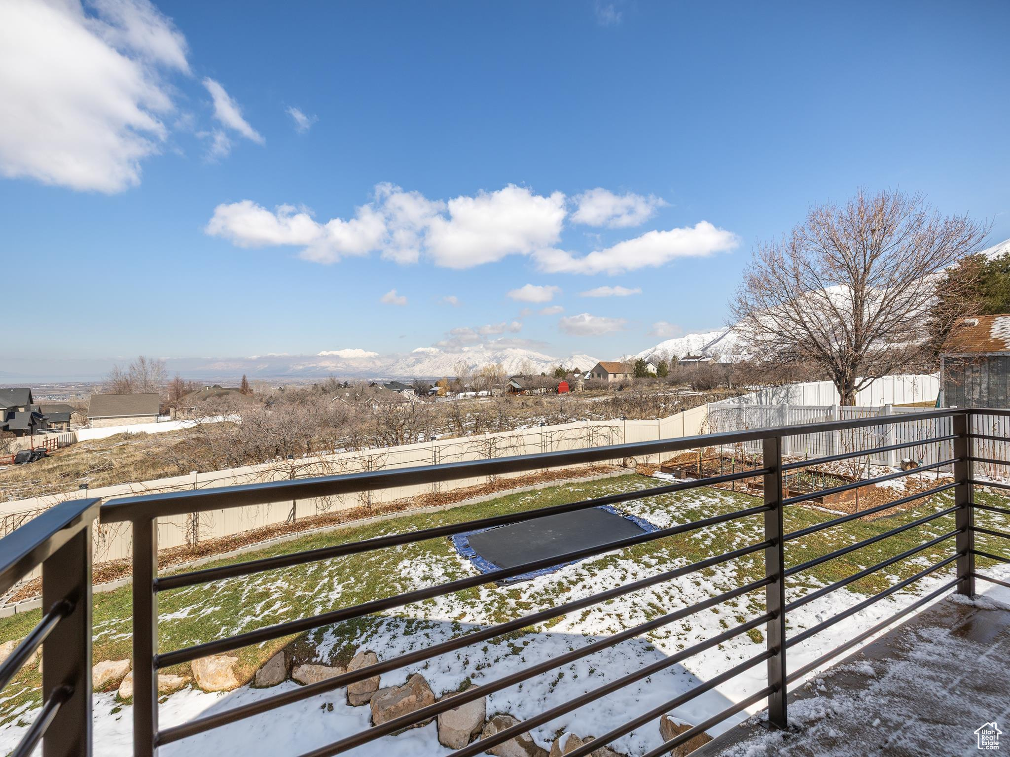 379 E SALEM HILLS DR