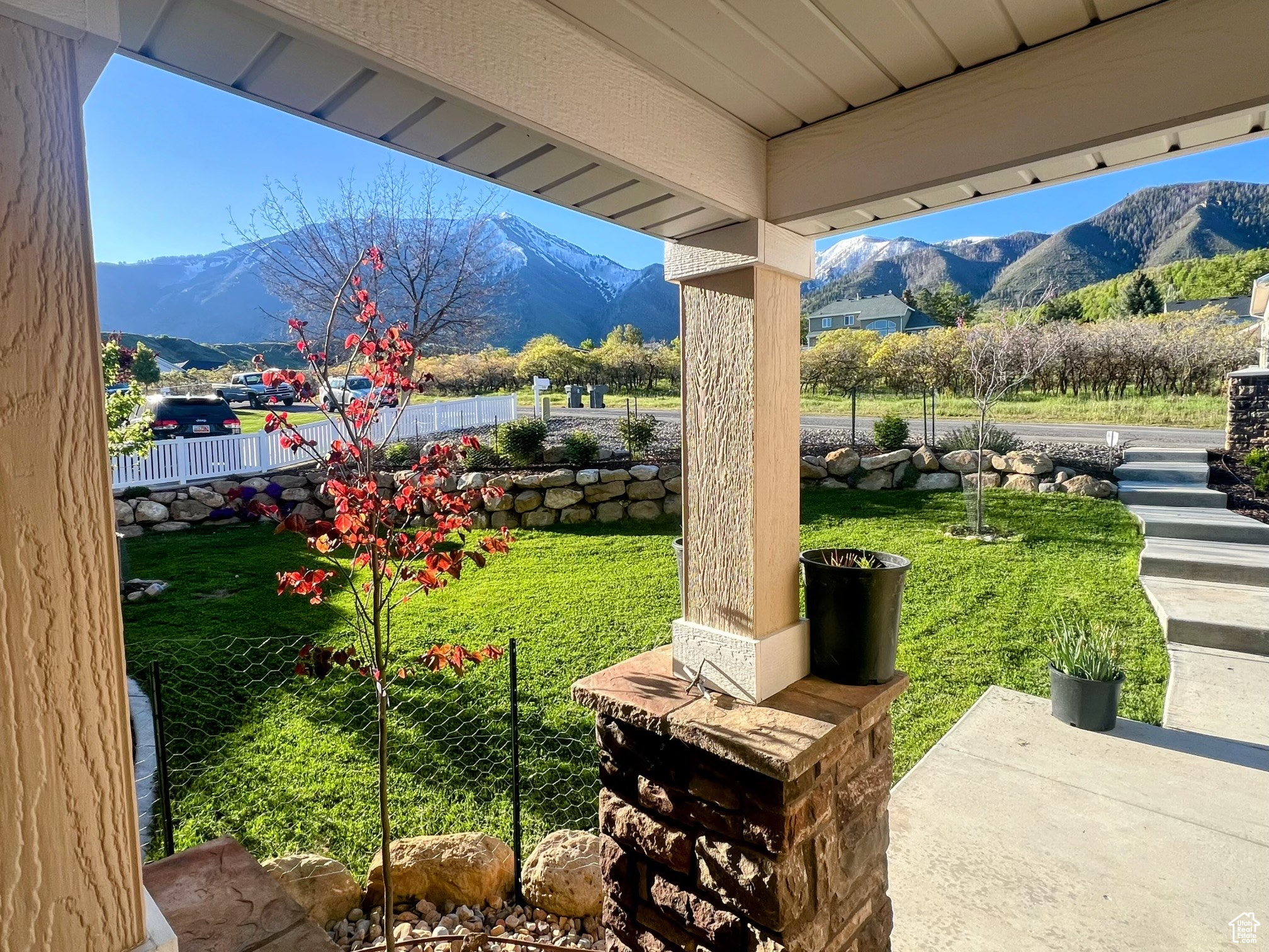 379 E SALEM HILLS DR